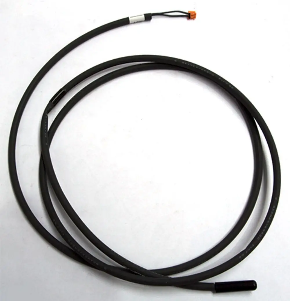 Temperaturfühler mit Kabel und Stecker, geeignet für Daikin Altherma R Hybrid, auf hellem Hintergrund. Der Sensor hat eine geschlossene Spitze und einen flexiblen Kabelverlauf.